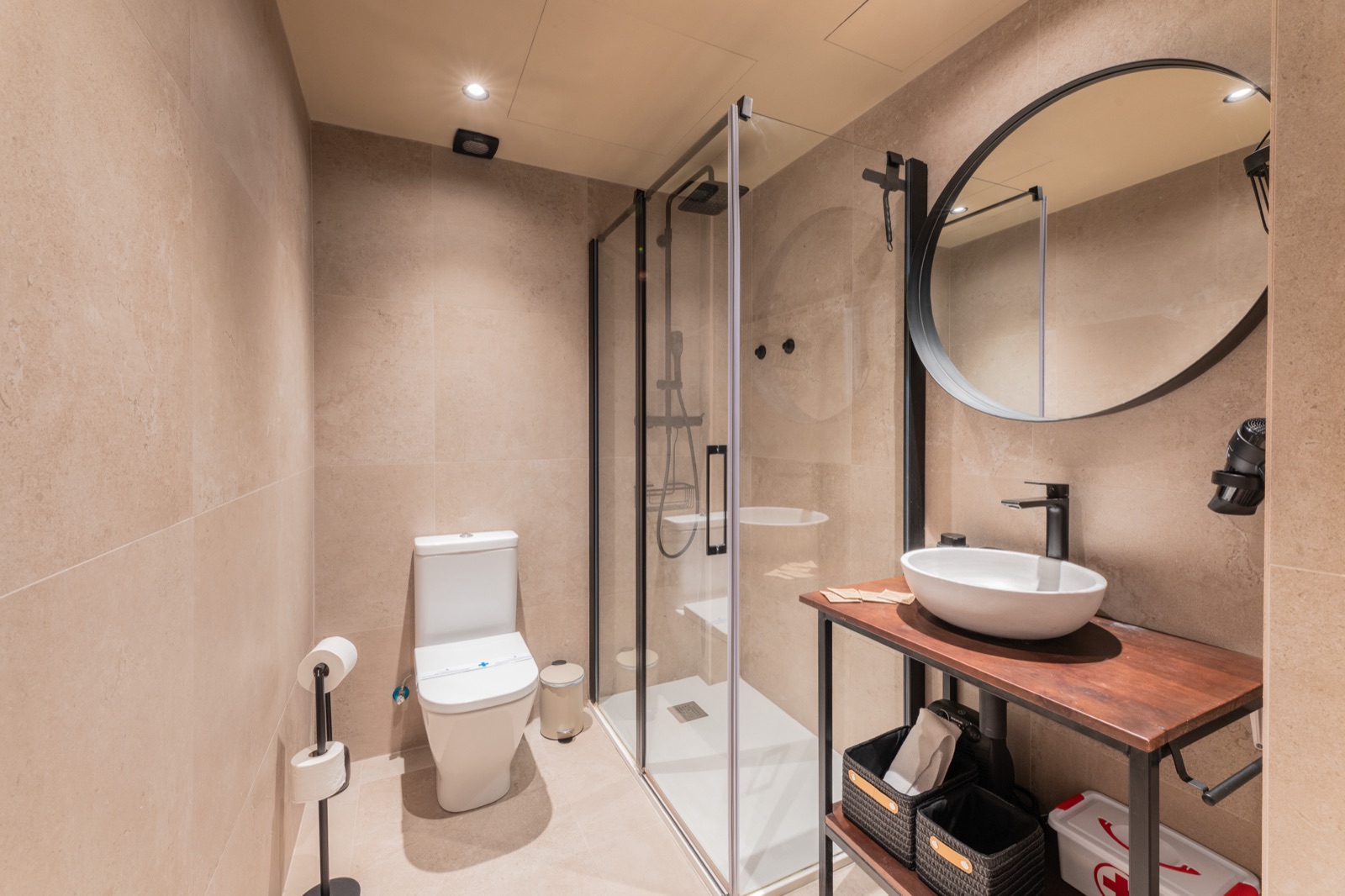 Baño moderno en apartamento turístico Valencia - 87 Llaves