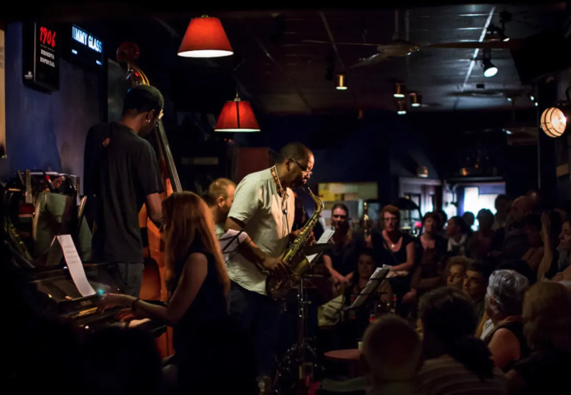 Bar Jimmy Glass Jazz, bar & copas cerca de los apartamentos 87 Llaves en Valencia