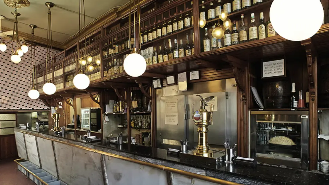 Bar La Pilareta, bar & copas cerca de los apartamentos 87 Llaves en Valencia