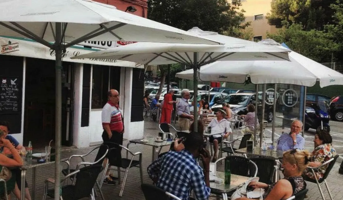 Cafetería Lar Botánico, café & brunch cerca de los apartamentos 87 Llaves en Valencia