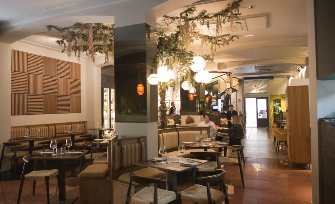 Restaurante Manaw Nikkei Bar, restaurante cerca de los apartamentos 87 Llaves en Valencia
