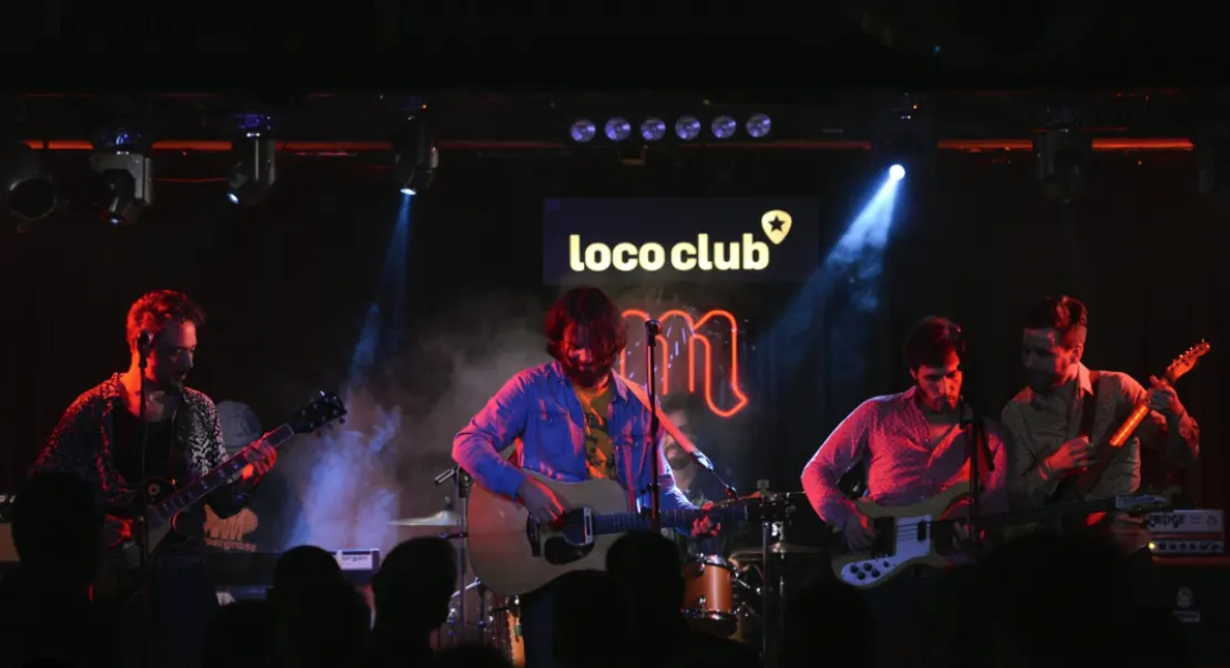 Sala de Actuaciones Loco Club, bar & copas cerca de los apartamentos 87 Llaves en Valencia